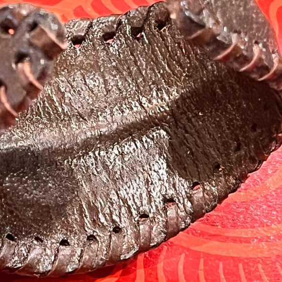 Leather cuff bracelet with bead design - Picture 2 of 5